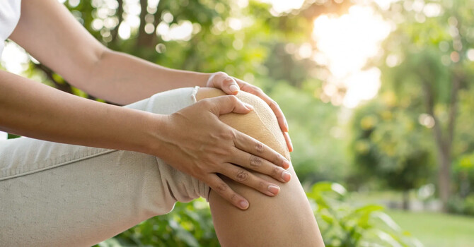 The Pros and Cons of Stem Cell Joint Injections image